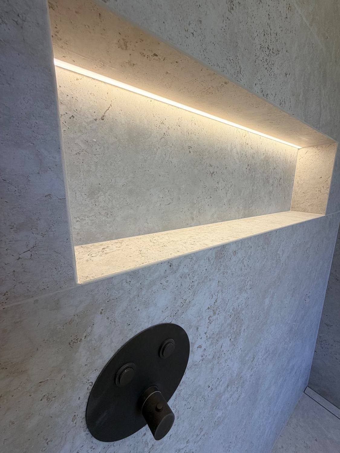 Niche de douche avec éclairage LED intégré